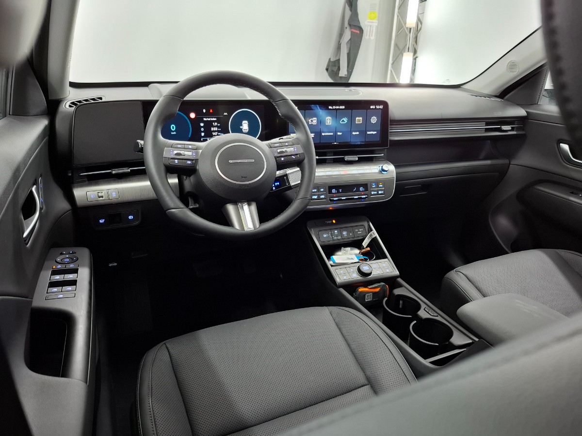Hyundai Kona Premium 65.4 KWH Vol Leer Stoelverwarming Stoelverkoeling HUD