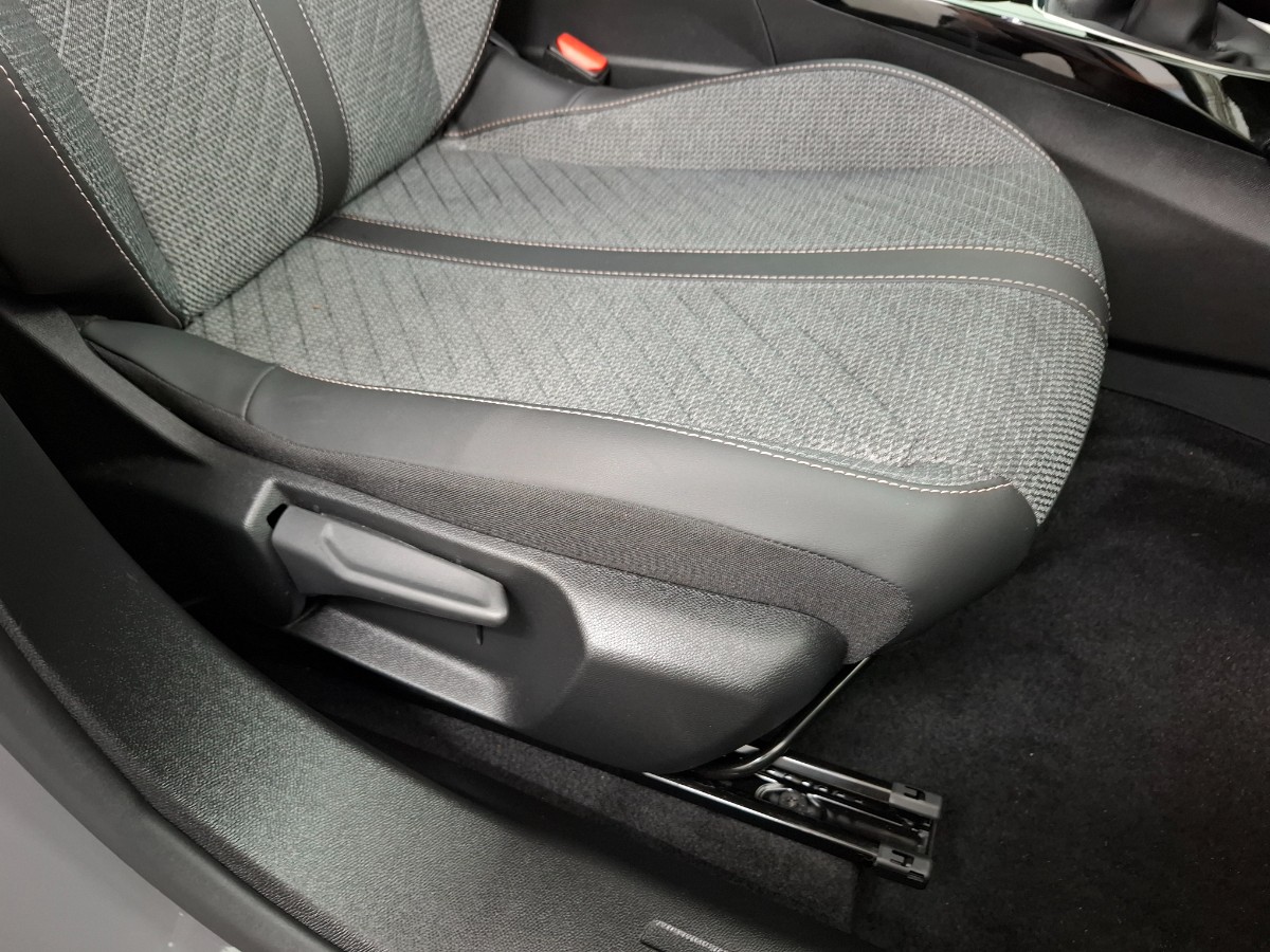 Peugeot 2008 1.2 PureTech 100 Allure