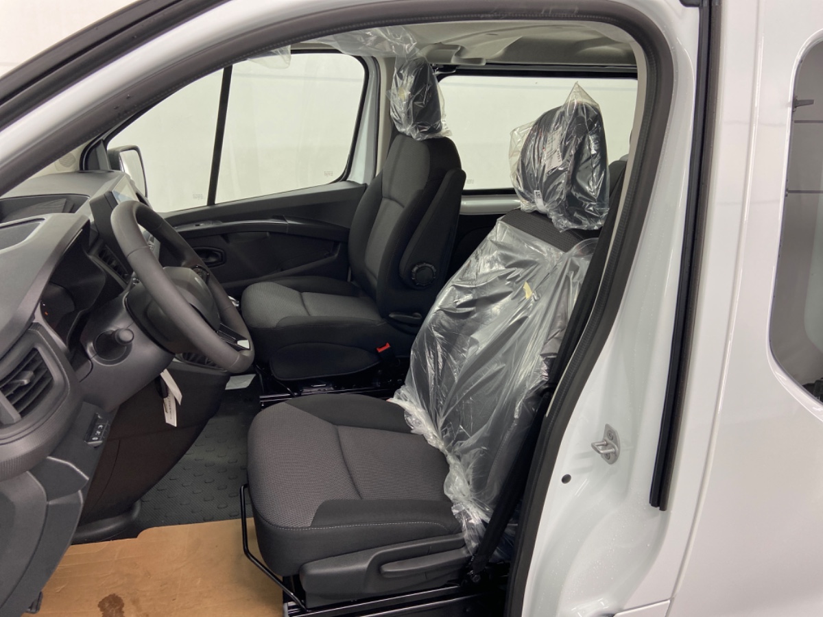 Renault Trafic L2H1 T29 DC dCi 130 Start (G2R) | Trekhaak Comfortstoelen Allseasons