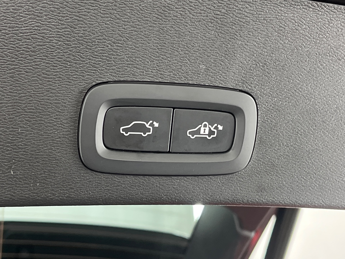 Volvo XC40 T4 RECHARGE PLUG-IN AUTO CORE