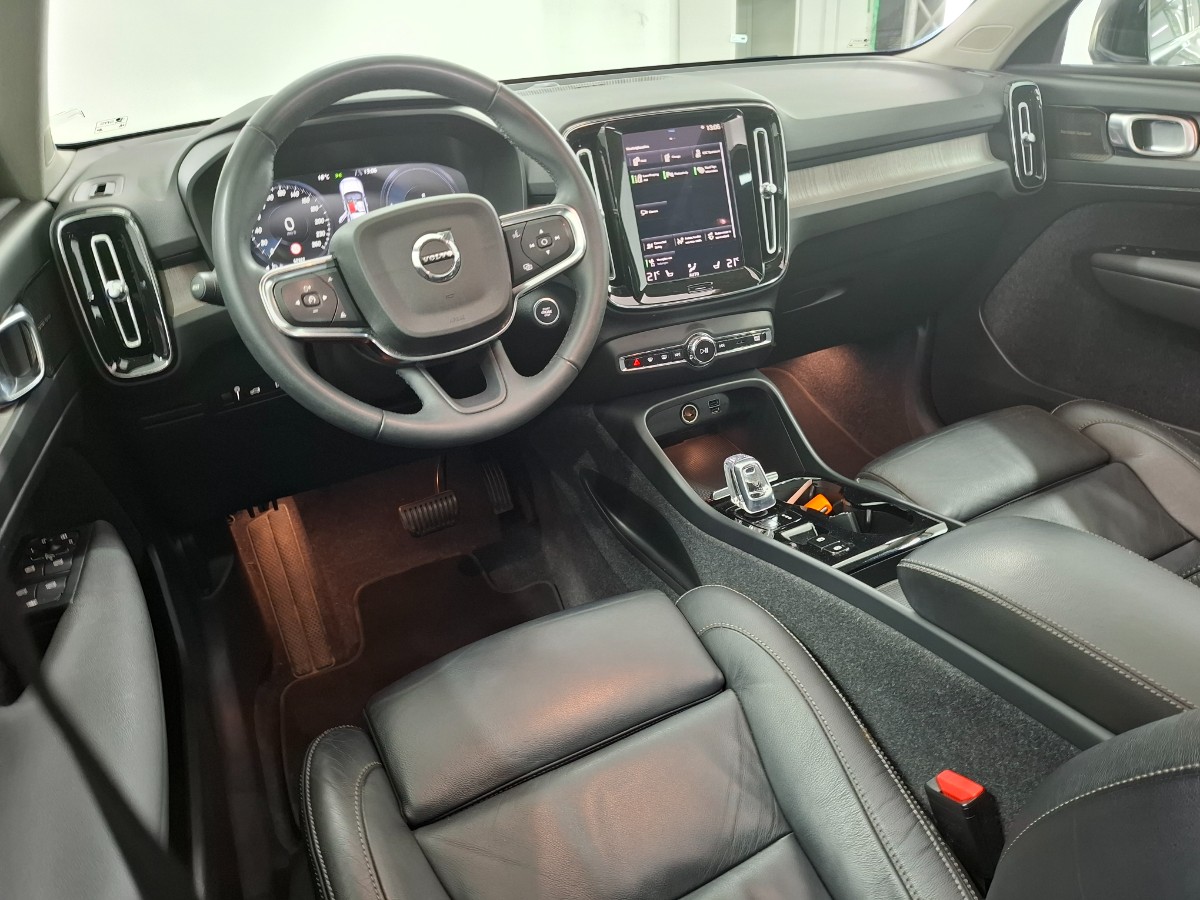 Volvo XC40 1.5 T4 Recharge Inscription |Stoelverwarming|Pano|H&K|