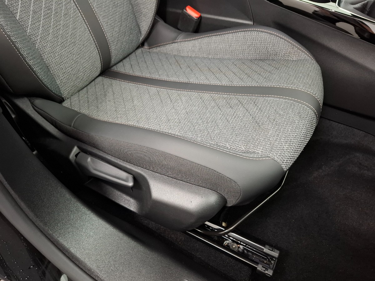Peugeot 2008 1.2 PureTech 100 Allure