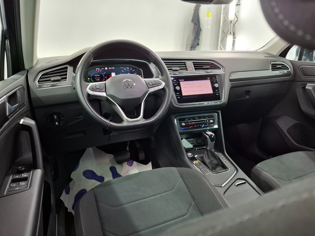 Volkswagen Tiguan Elegance eHybrid 1.4 TSI 245PK | Pano Area-View Matrix-LED Keyless | Nighshade Blue