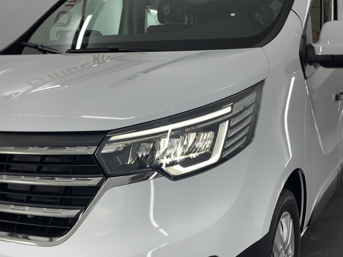 Renault Trafic 2.0 Blue dCi 130 T29 L2H1 Advance DC – 17″ LMV | Camera | Trekhaak | Stoel pass. in hoogte verstelb.