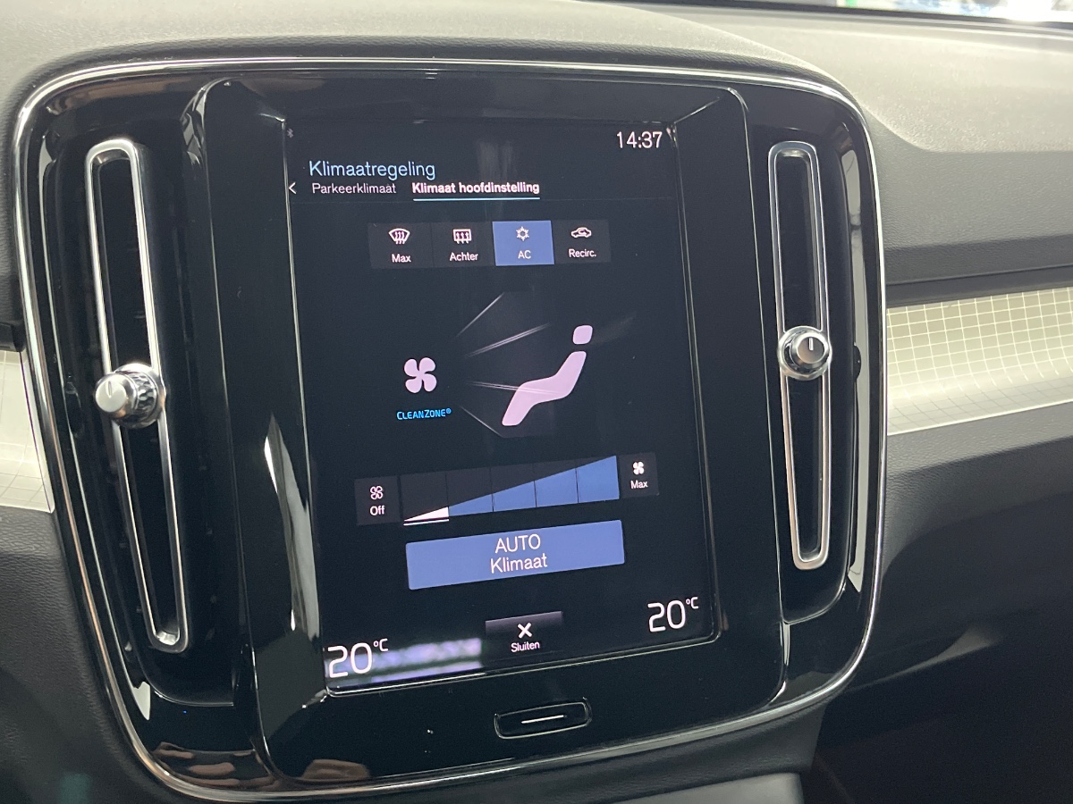 Volvo XC40 T4 RECHARGE PLUG-IN AUTO CORE