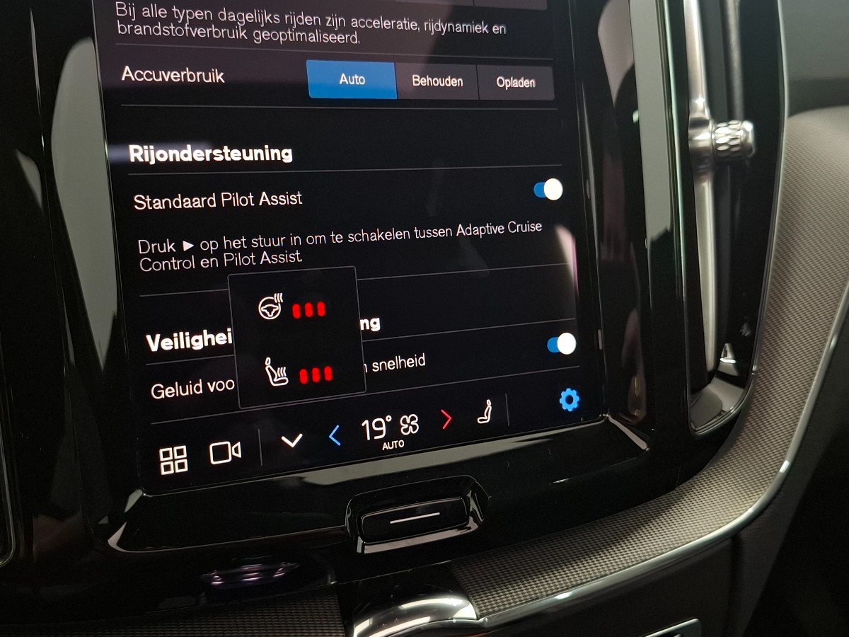 Volvo XC60 2.0 T6 Plug-in hybrid AWD Ultimate Black Edition Panoramadak