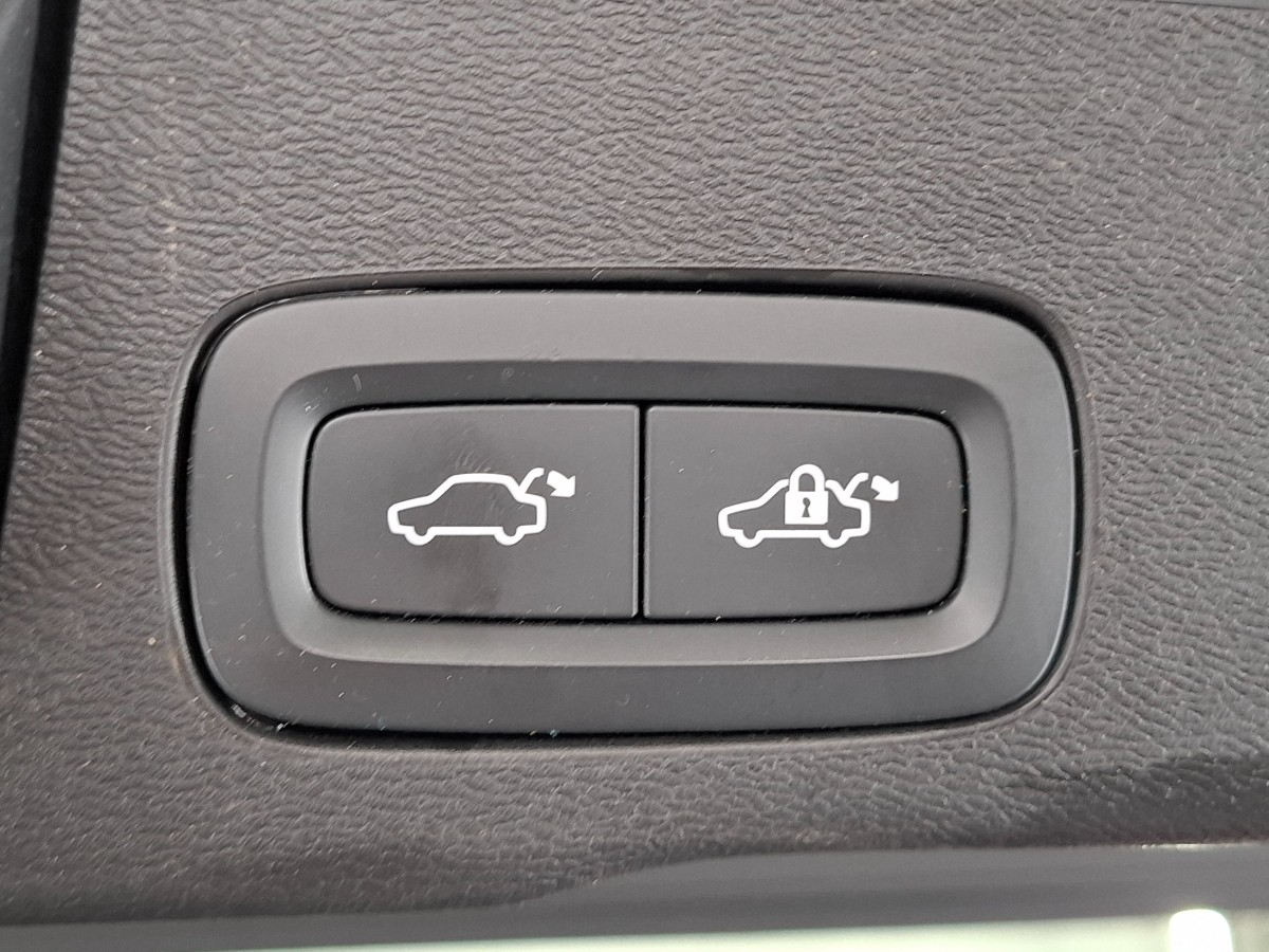Volvo XC60 2.0 T8 AWD Recharge R-Desgin |Pano|H&K|Memory|Stoelverwarming|