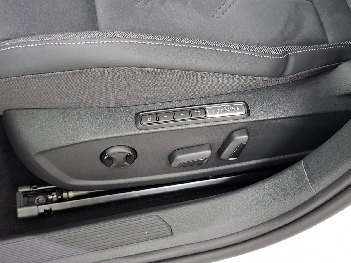Volkswagen Golf Style 1.5 TSI eHybrid DSG | Zwart dak | IQ LIGHT | LMV 18 Catania | Winterpakket | PURE WHITE