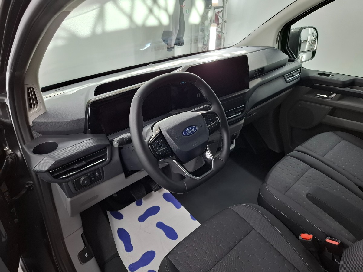 Ford Transit Custom 320 2.0 TDCI L2H1 Limited