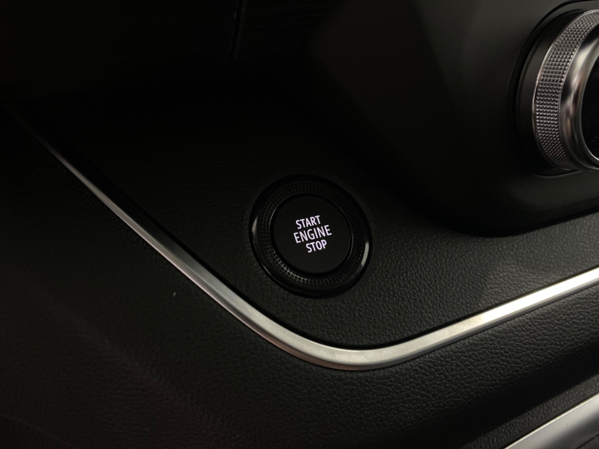 Renault Trafic L2H1 T29 DC dCi 170 EDC Extra – Gris Comete
