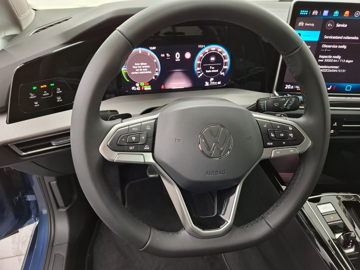 Volkswagen Golf Style 1.5 TSI eHybrid DSG | IQ LIGHT | LMV 18 Catania | Winterpakket | Anemone Blue
