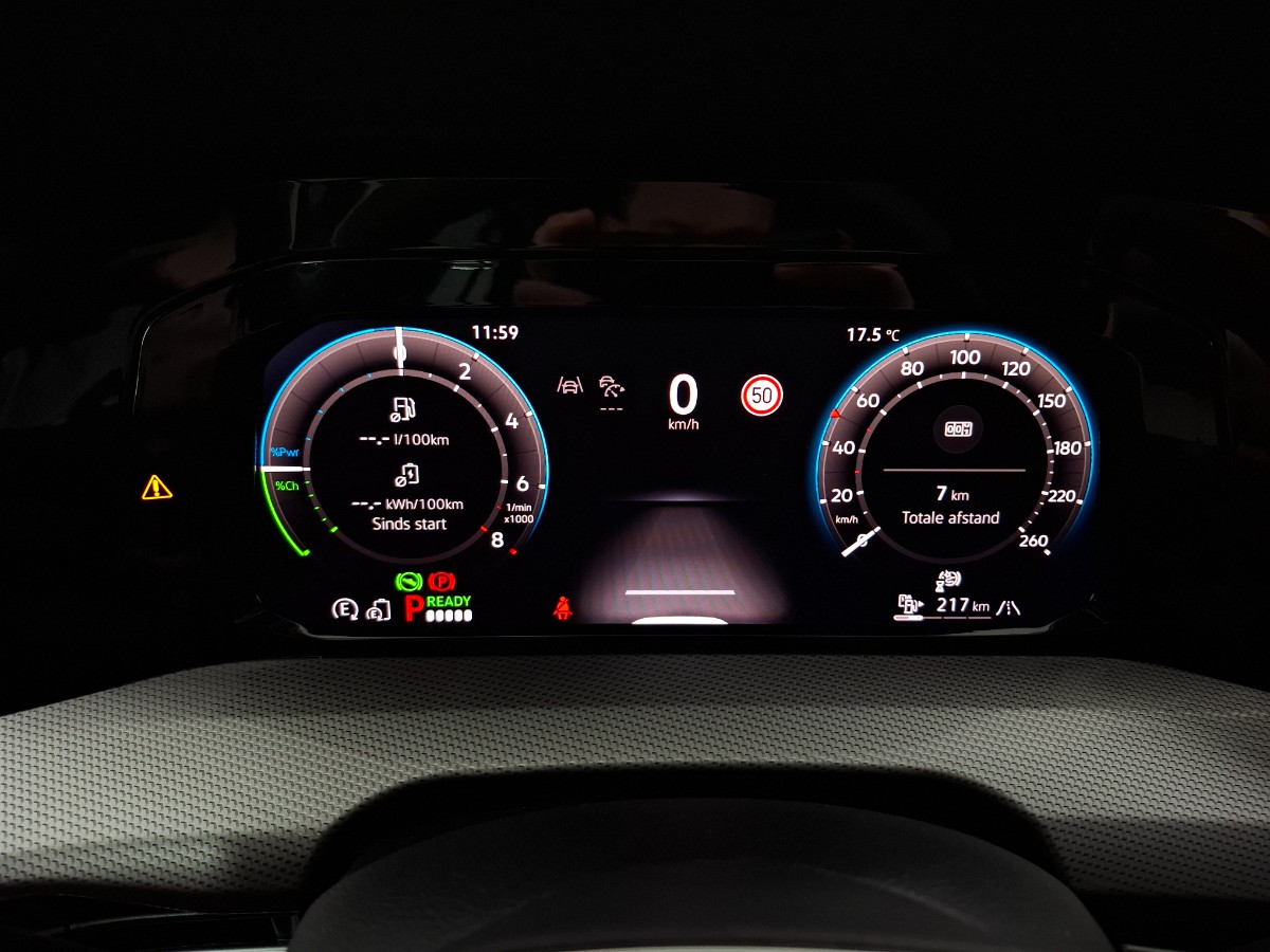 Volkswagen Golf Style 1.5 TSI eHybrid DSG | IQ LIGHT | LMV 18 Catania | Winterpakket | Anemone Blue