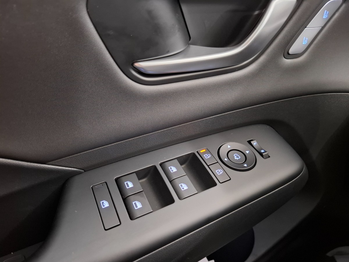 Hyundai Kona Premium 65.4 KWH Vol Leer Stoelverwarming Stoelverkoeling HUD