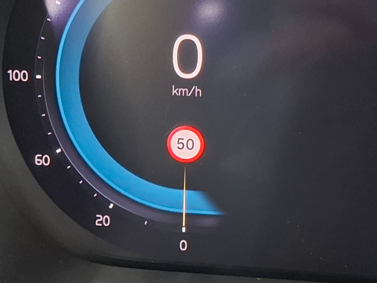 Volvo XC60 2.0 T8 AWD Recharge R-Desgin |Pano|H&K|Memory|Stoelverwarming|