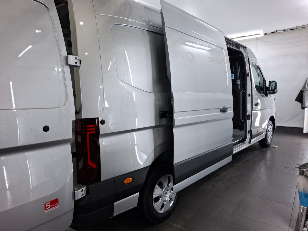 Nissan Interstar VAN MY24 dCi 150 L3H2 3.5T TEKNA | Zilvergrijs | 5 JR. Garantie