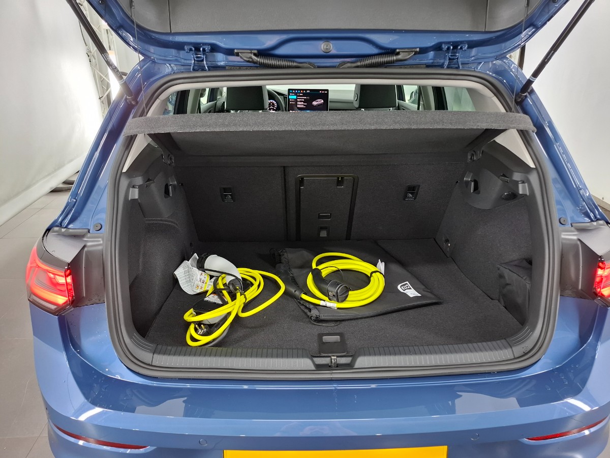 Volkswagen Golf Style 1.5 TSI eHybrid DSG | IQ LIGHT | LMV 18 Catania | Winterpakket | Anemone Blue