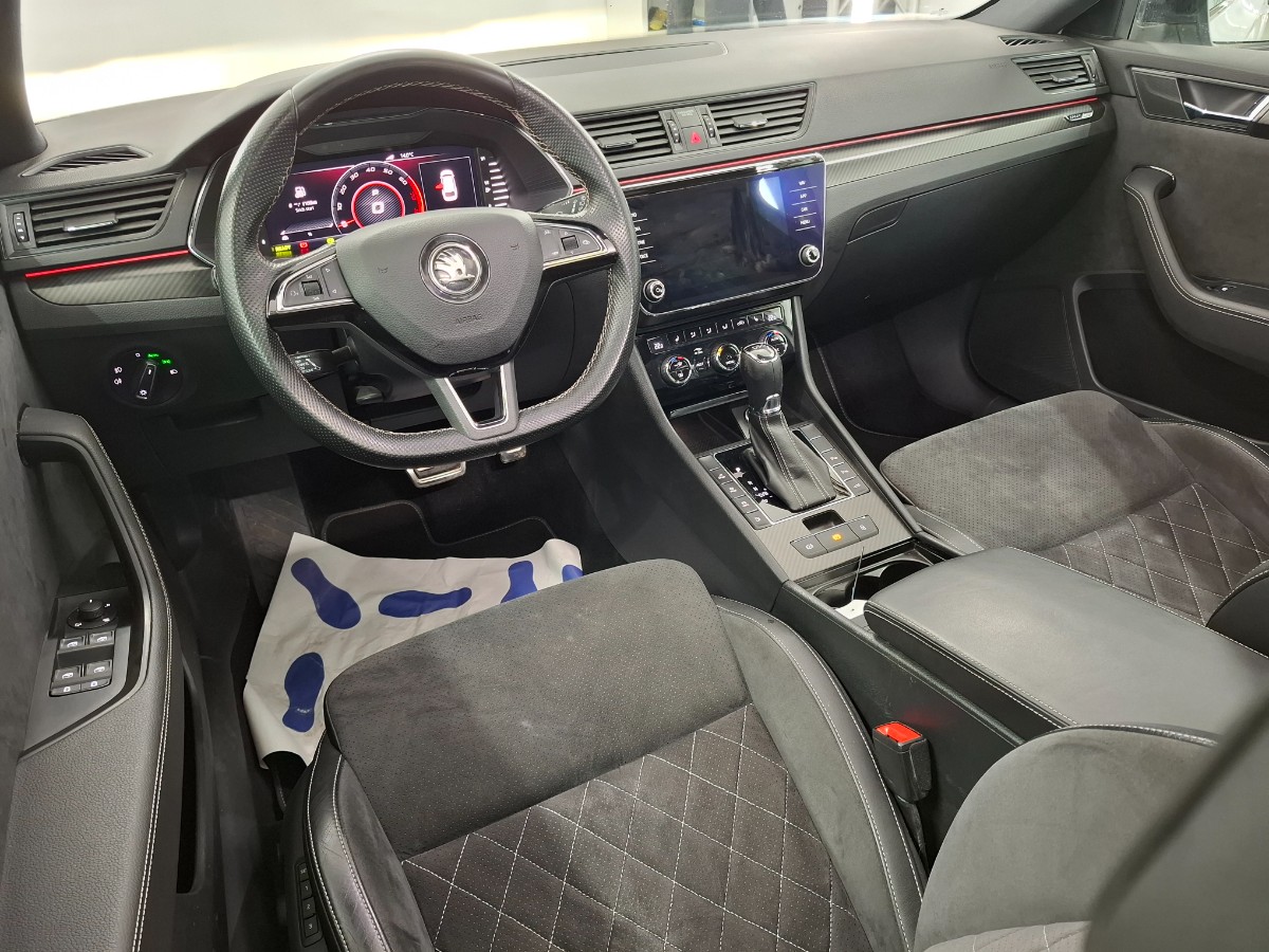 Skoda Superb Combi 1.4 TSI 218 PHEV DSG SPORTLINE | Pano Virtual Alcantara Stoelverw. Trekhaak | Moon White Metallic