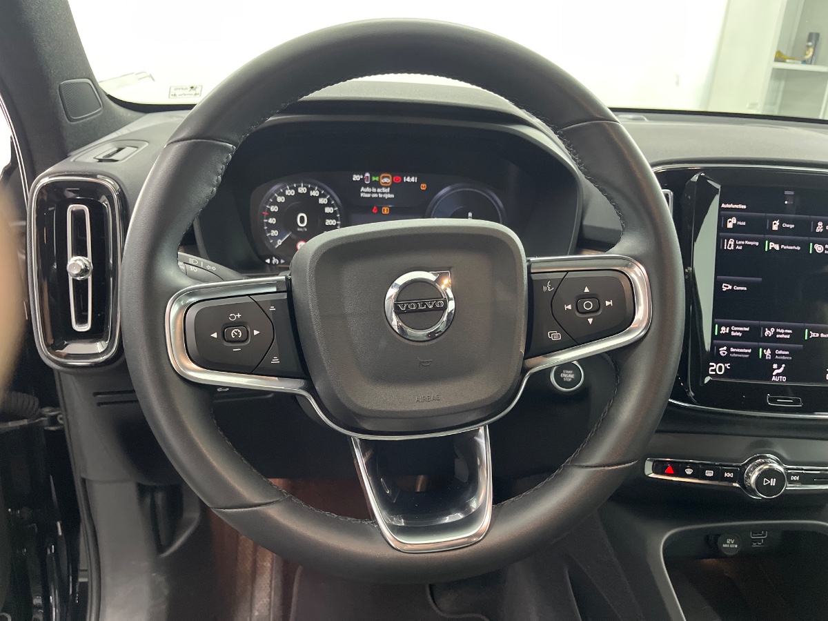 Volvo XC40 T4 RECHARGE PLUG-IN AUTO CORE