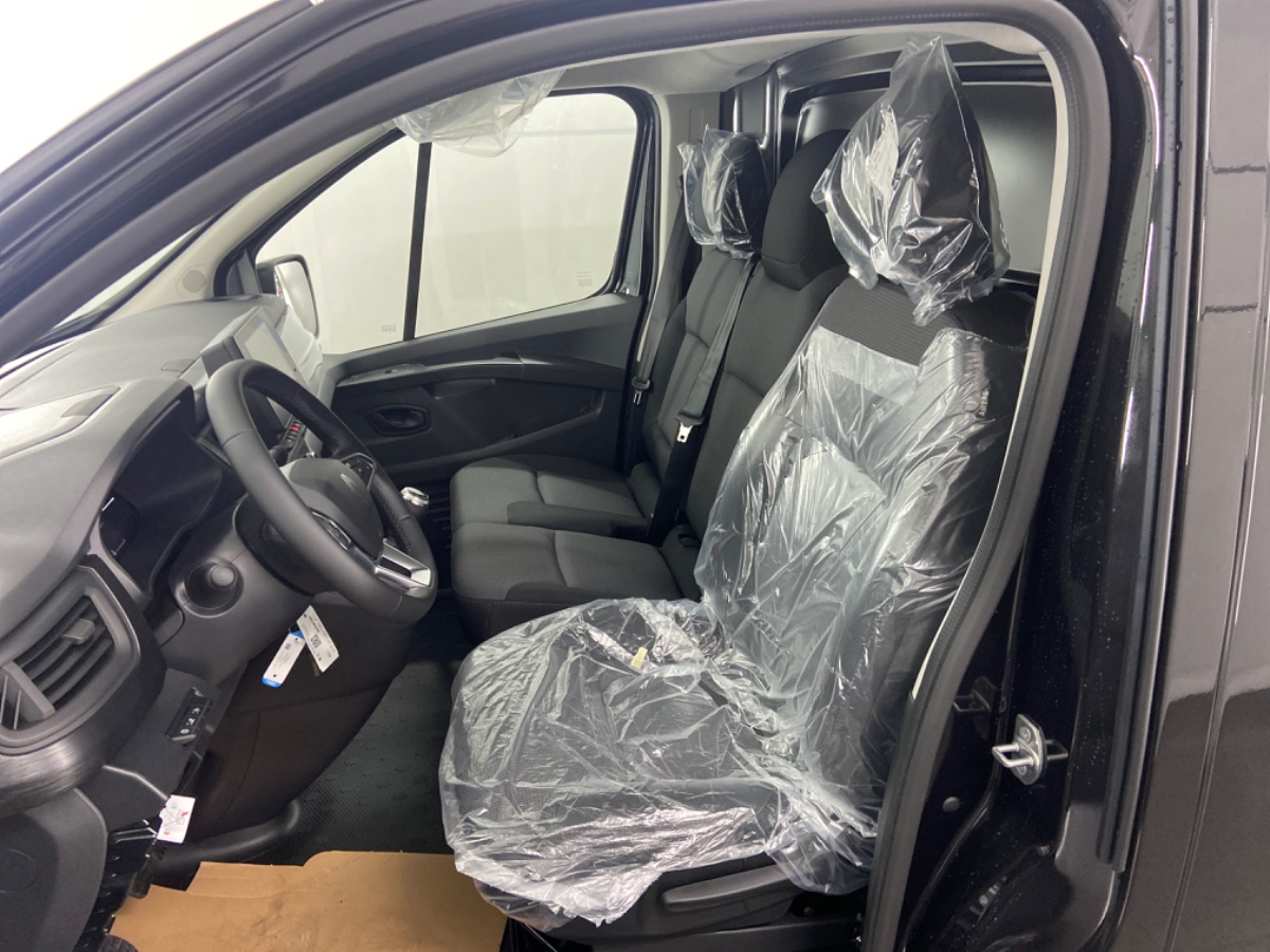 Renault Trafic 2.0 Blue dCi 130 T30 L2H1 Advance | Noir | Betimmering | Allseasons | NWP 35000 ex