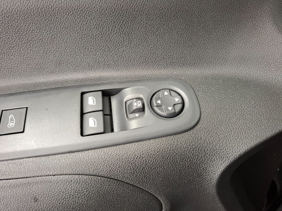 Peugeot e-Partner 136 L1 50 kWh | PDC voor + achter met Surround Rear Vision | Stoel + Voorruitverwarming