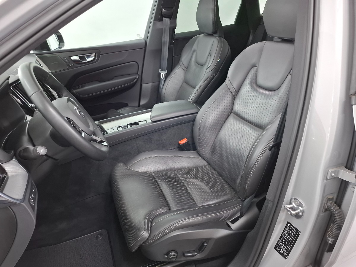 Volvo XC60 2.0 T8 AWD Recharge R-Desgin |Pano|H&K|Memory|Stoelverwarming|