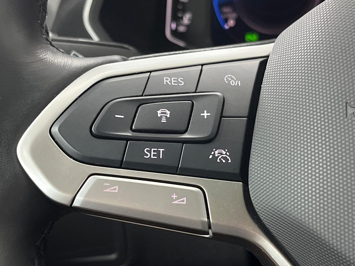 Volkswagen Tiguan Allspace 1.5 TSI Life Business 7p. |Pano|Trekhaak|ACC|Stoelverwarming|