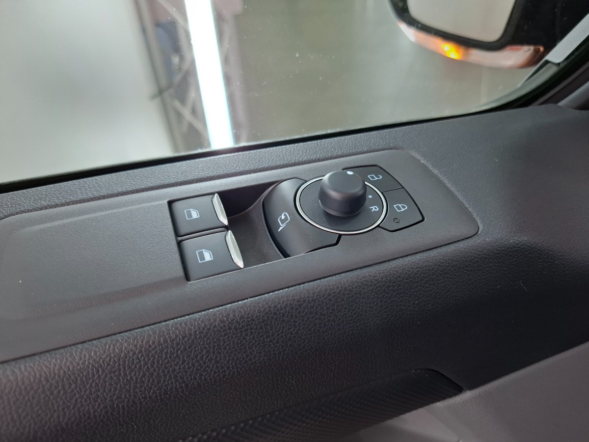 Ford Transit Custom Limited L2H1 320 | Driver P. Premium | THKVRB | 17 LMV | Stuurverw. | Draadloos laden | Dubb. Vergr.