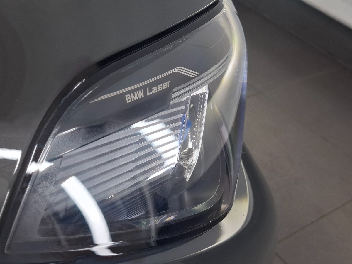 BMW X5 Xdrive 40d | Grijs kenteken | 22″ LMV | Trekhaak elekt. | Pano | HiFi | Soft-close | Innovation | DRAVITGRAU