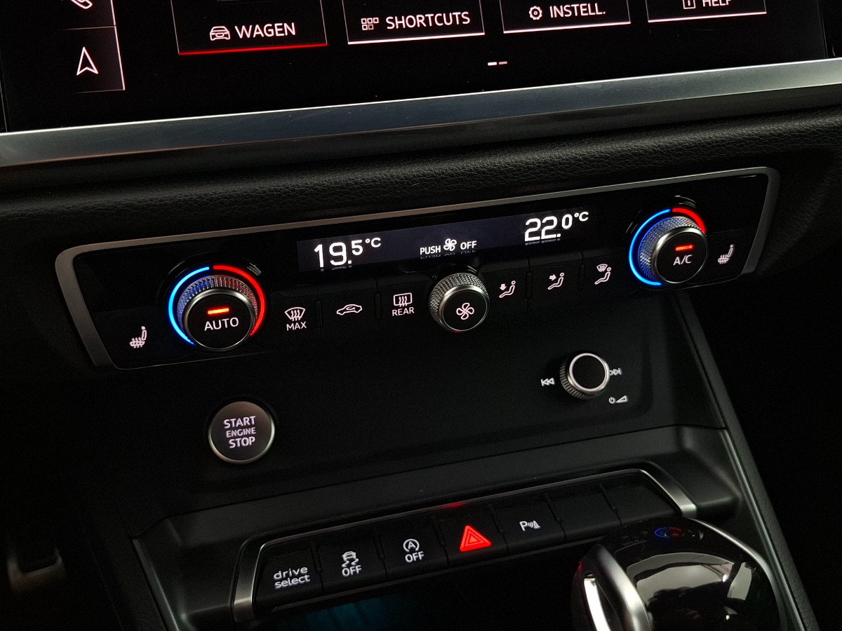Audi Q3 35TFSI 150PK S-tronic S-edition Metallic stoelverwarming