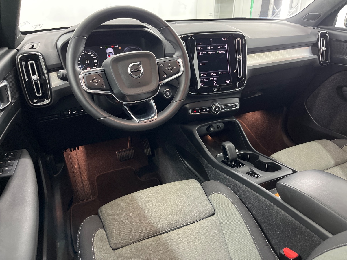 Volvo XC40 T4 RECHARGE PLUG-IN AUTO CORE