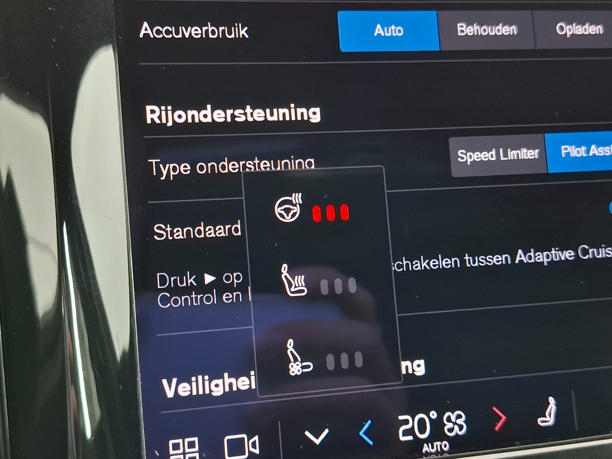 Volvo XC60 2.0 T8 AWD Recharge R-Desgin |Pano|H&K|Memory|Stoelverwarming|