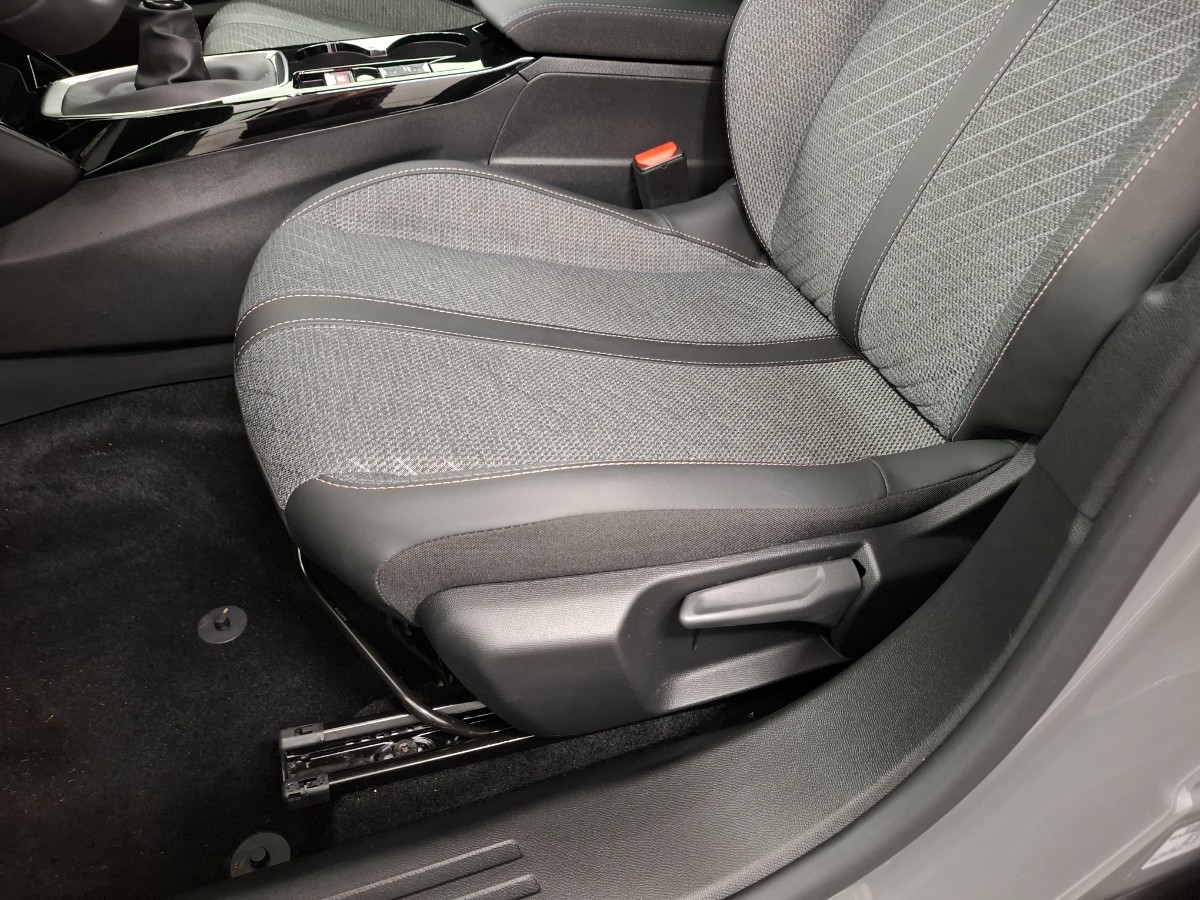 Peugeot 2008 1.2 PureTech 100 Allure