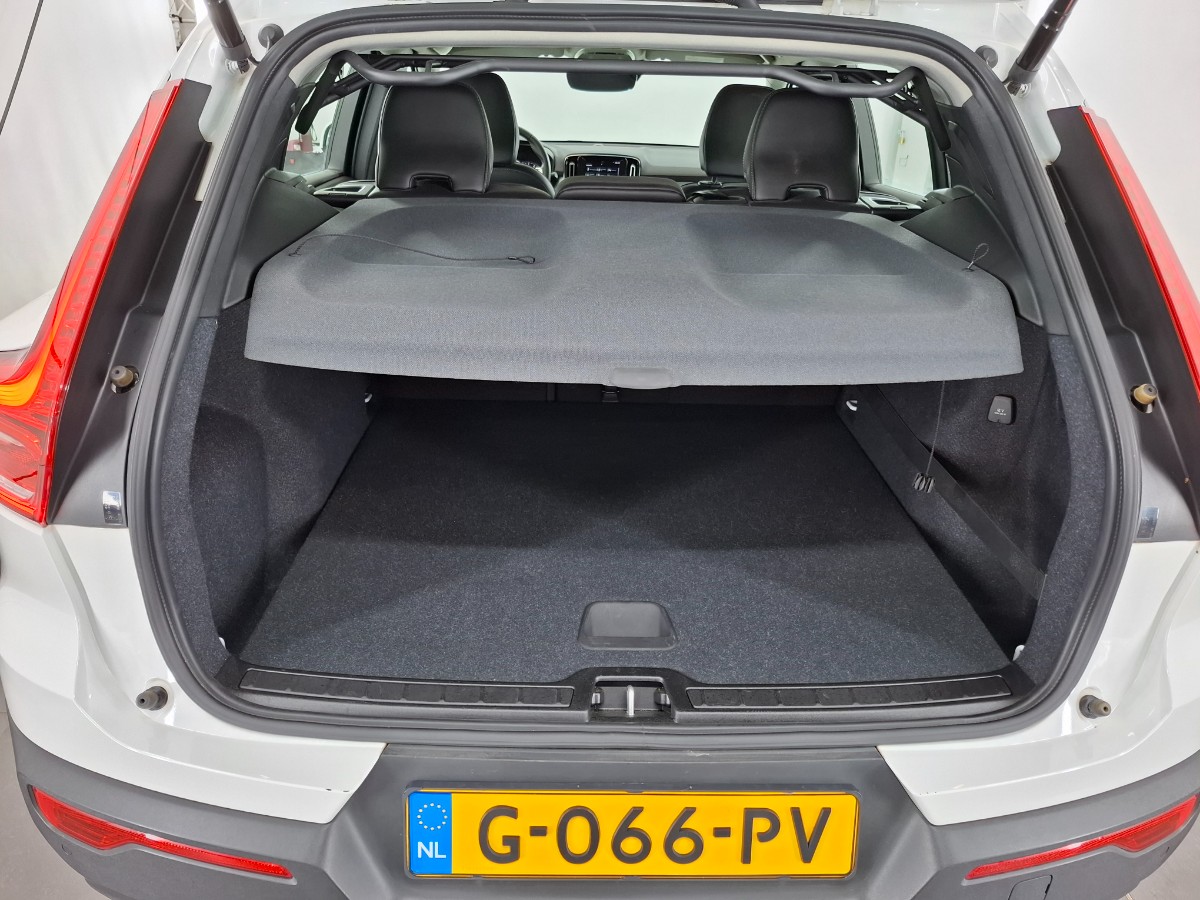 Volvo XC40 2.0 T4 AUT Momentum Pro Camera ACC