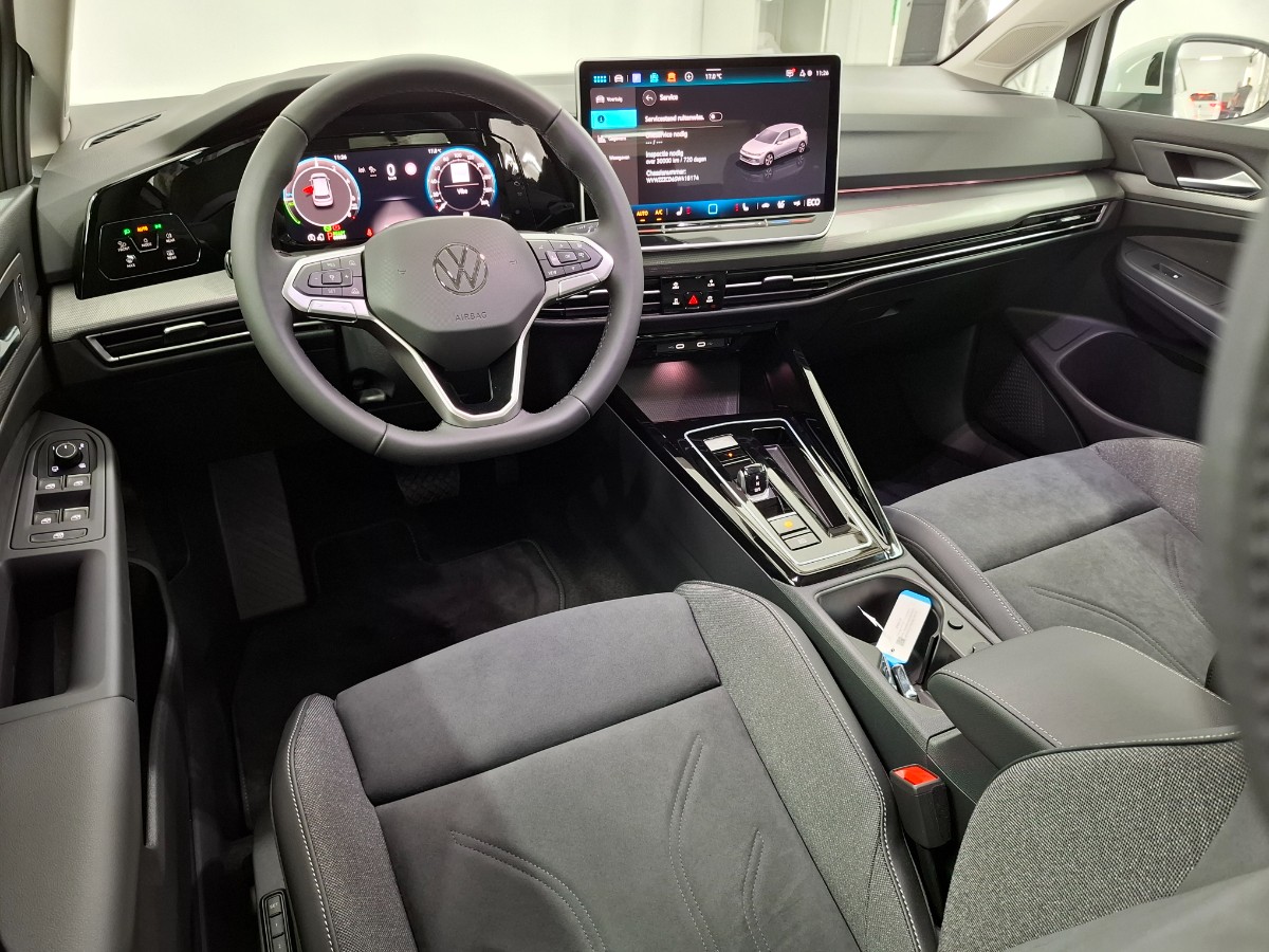 Volkswagen Golf Style 1.5 TSI eHybrid DSG | Zwart dak | IQ LIGHT | LMV 18 Catania | Winterpakket | PURE WHITE