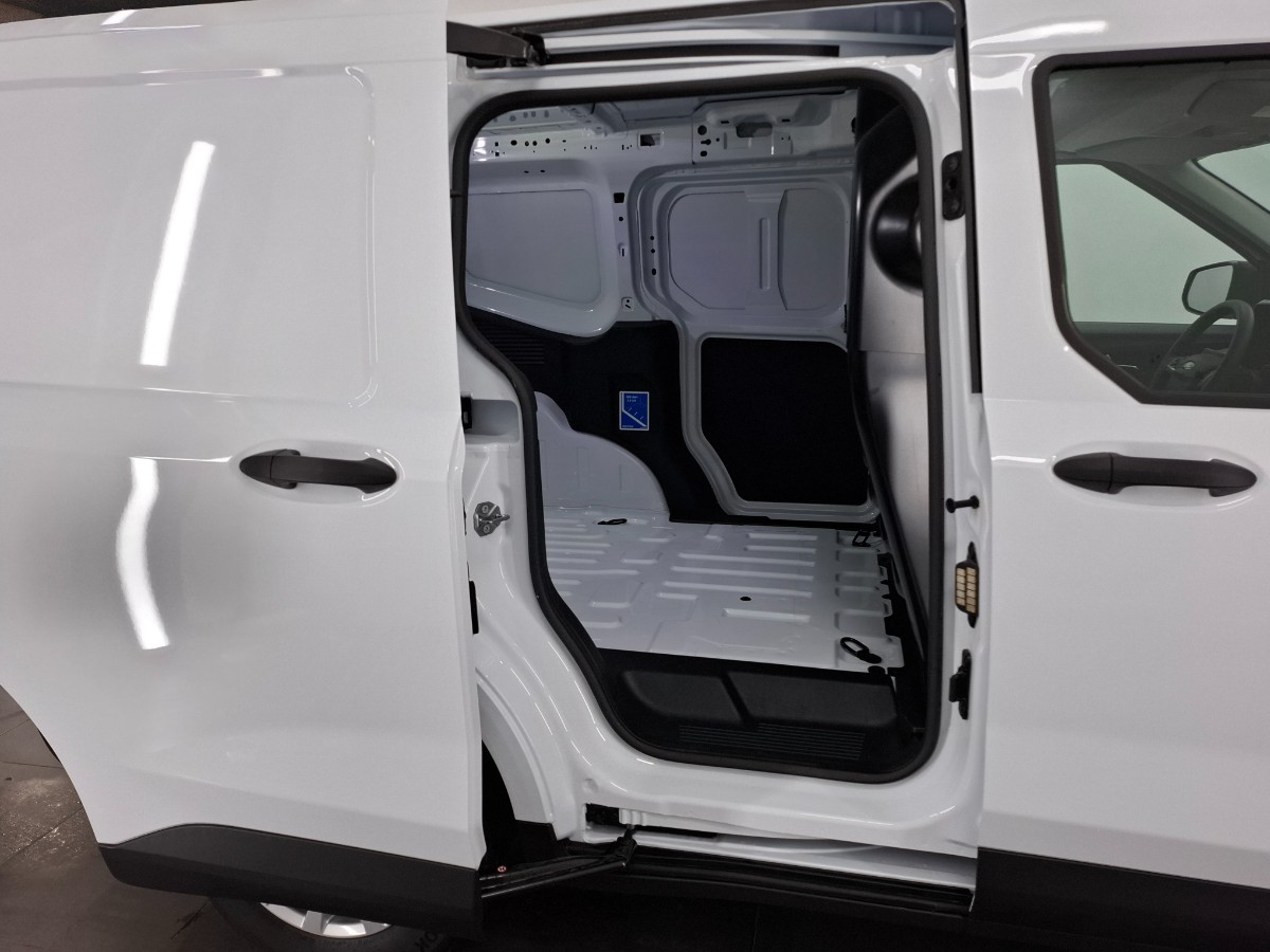 Ford Transit Courier 1.5L ECOBLUE 100PK TREND 16 IN. LICHTMETALEN VELGEN, 10-SPAAK0S , LED LAADRUIMTEVERLICHTING , LED DAGRIJVERLICHTING , PARKING PACK , TREKHAAK BPM VRIJ