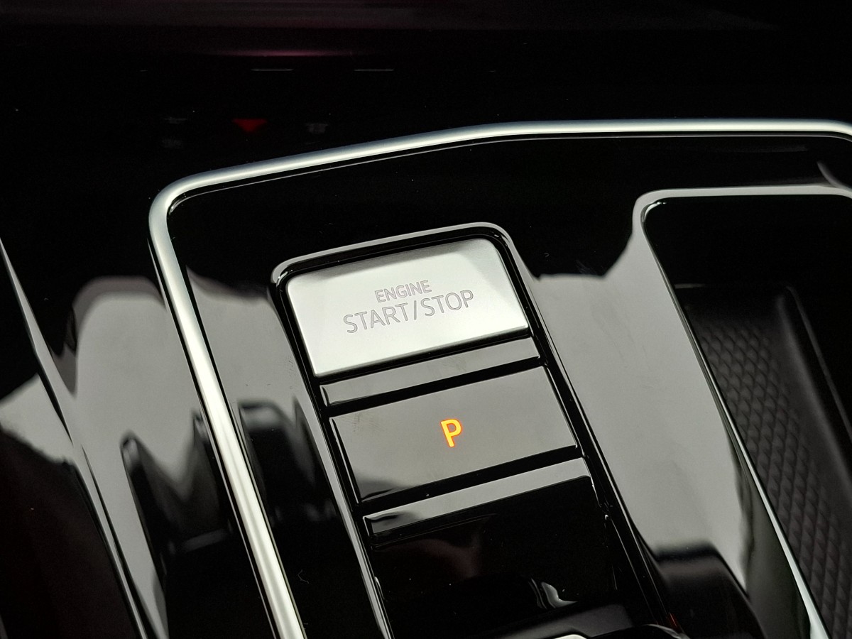 Volkswagen Golf Style 1.5 TSI eHybrid DSG | Zwart dak | IQ LIGHT | LMV 18 Catania | Winterpakket | PURE WHITE