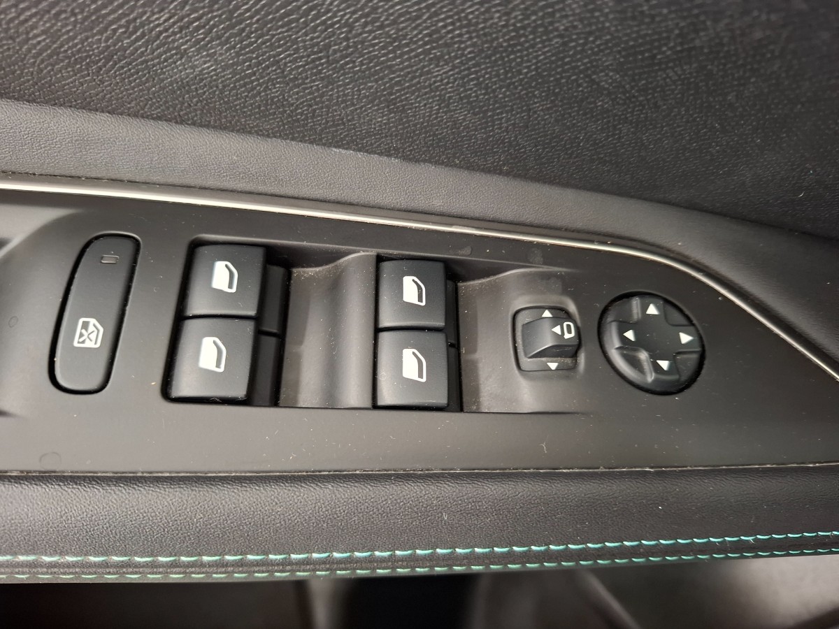 Peugeot 3008 Hybrid 225 Allure Pack 1.6 PlugIn 225PK