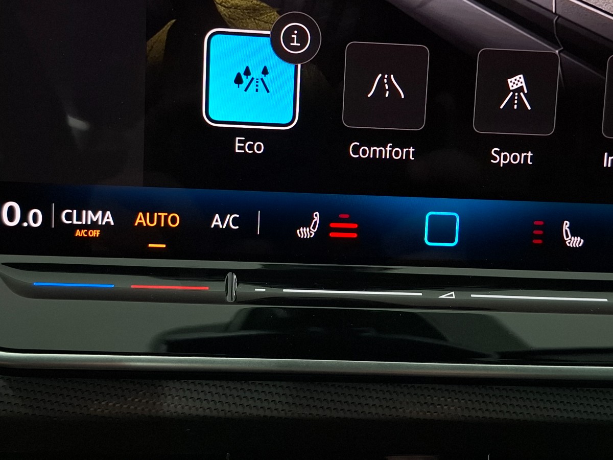 Volkswagen Golf Style 1.5 TSI eHybrid DSG | IQ LIGHT | LMV 18 Catania | Winterpakket | Anemone Blue