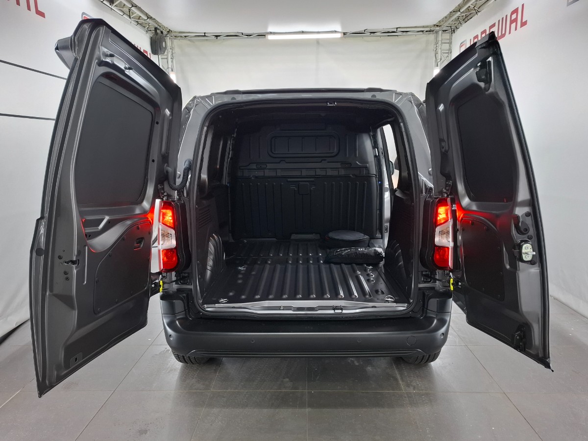 Peugeot e-Partner 136 L1 50 kWh | PDC voor + achter met Surround Rear Vision | Stoel + Voorruitverwarming
