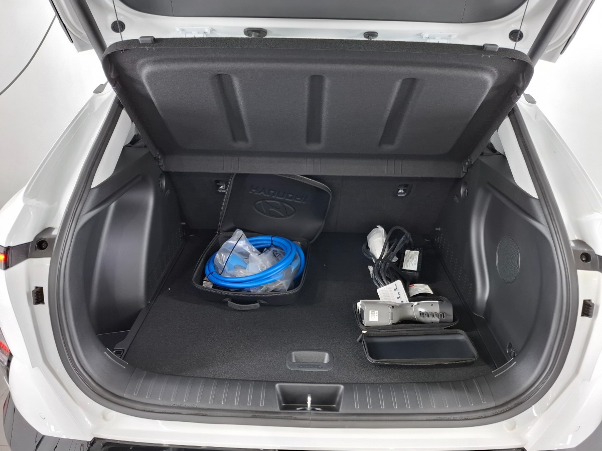 Hyundai Kona Premium 65.4 KWH Vol Leer Stoelverwarming Stoelverkoeling HUD