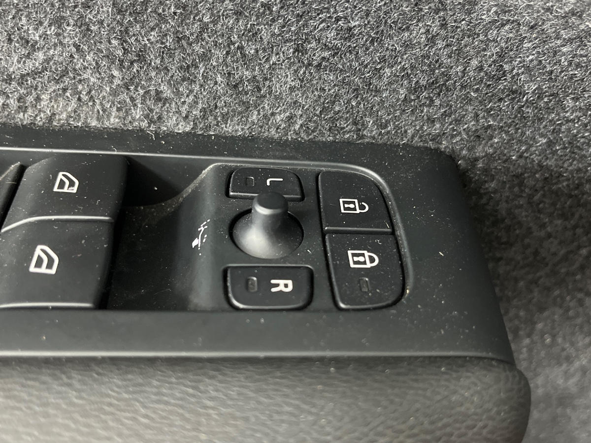 Volvo XC40 T4 RECHARGE PLUG-IN AUTO CORE