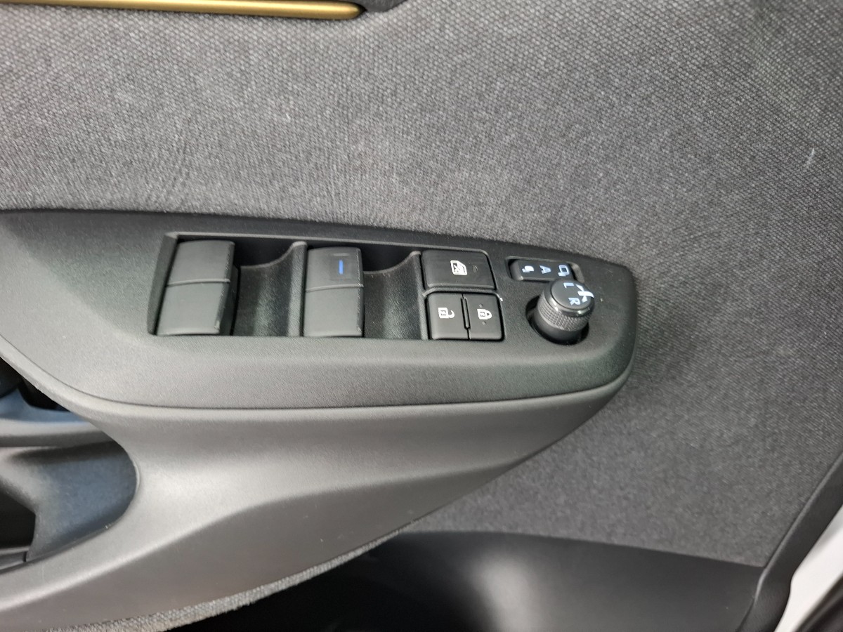 Toyota Yaris Cross 1.5 Hybrid Adventure Winterpakket Groot Navi Blind Spot JBL