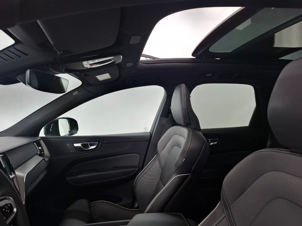 Volvo XC60 2.0 T6 Plug-in hybrid AWD Ultimate Black Edition Panoramadak