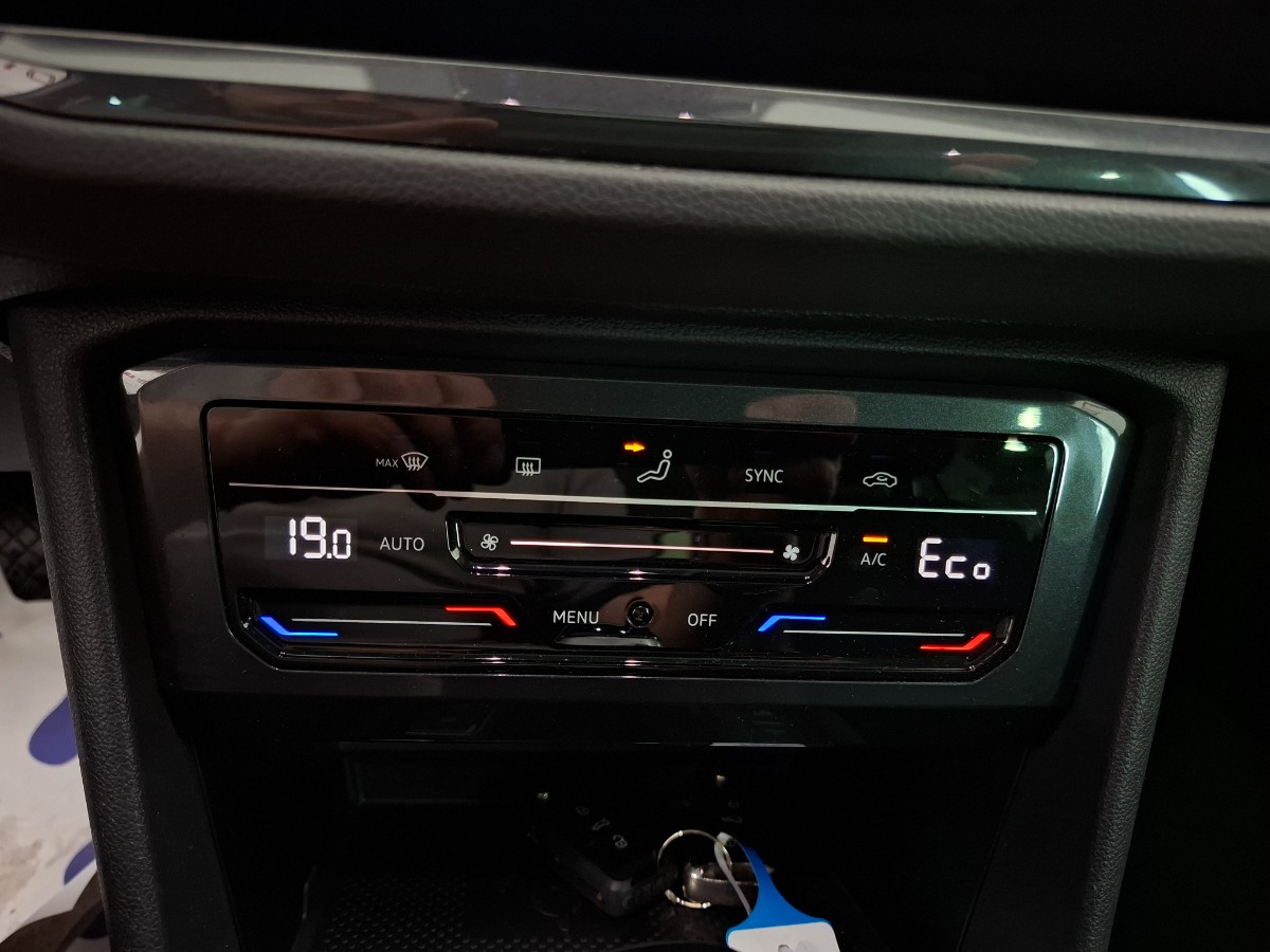 Volkswagen Tiguan Elegance eHybrid 1.4 TSI 245PK | Pano Area-View Matrix-LED Keyless | Nighshade Blue