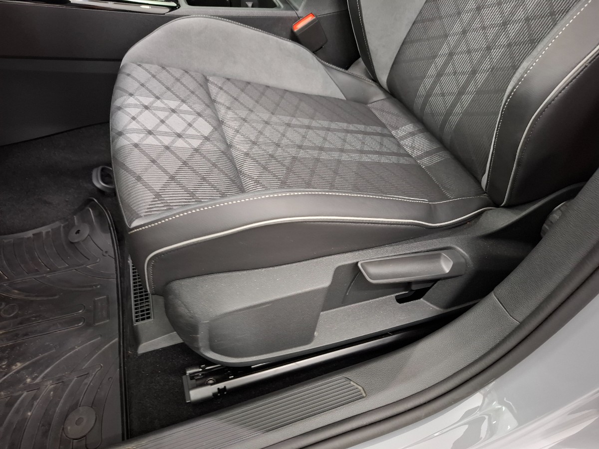 Volkswagen Golf 1.5 TSI DSG R-Line | LED Plus | Moonstone Grey