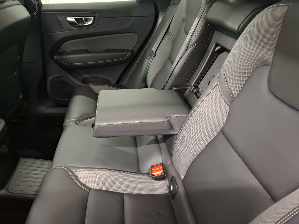 Volvo XC60 2.0 T6 Plug-in hybrid AWD Ultimate Black Edition Panoramadak