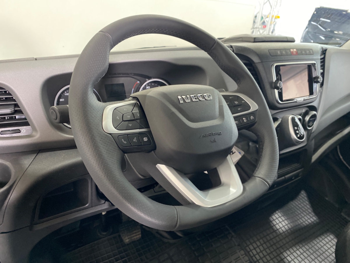 Iveco Daily 35S18 3.0L 180PK AUT | Oprijwagen Fly-Over | LED NAV ECC THK ACC | 3.5t trekgw. | Katax opbouw