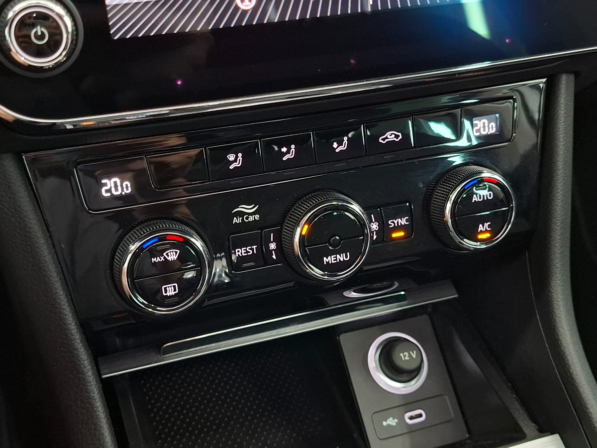 Skoda Superb Combi 1.4 TSI iV Business Edition Plus Plug In HYBRIDE PANO