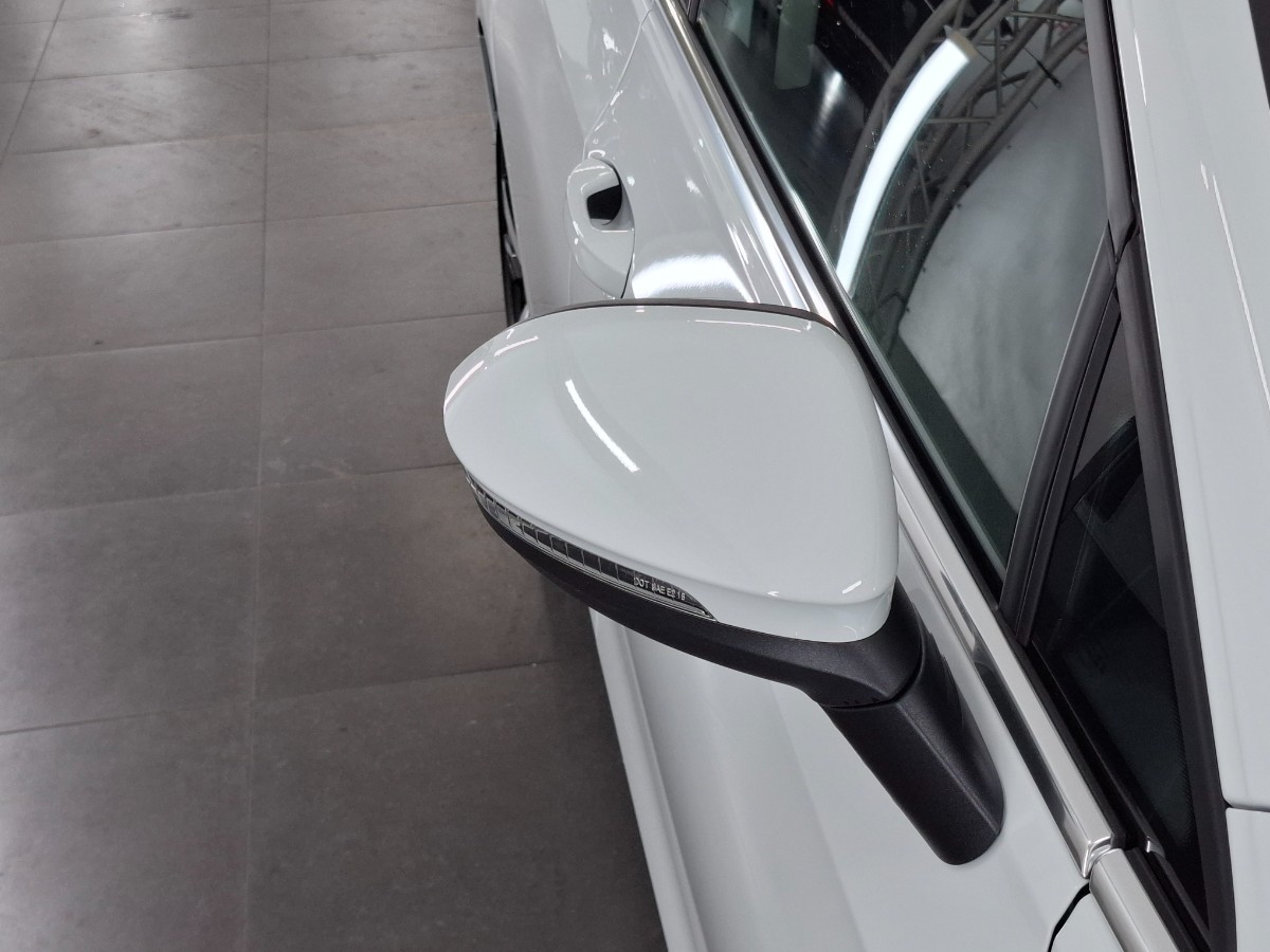 Volkswagen Golf Style 1.5 TSI eHybrid DSG | IQ LIGHT | LMV 18 Catania | Winterpakket | PURE WHITE