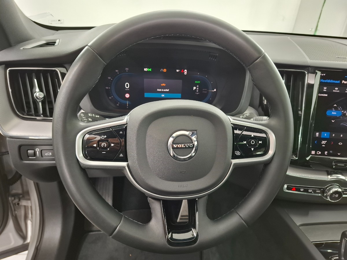 Volvo XC60 2.0 T8 AWD Recharge R-Desgin |Pano|H&K|Memory|Stoelverwarming|